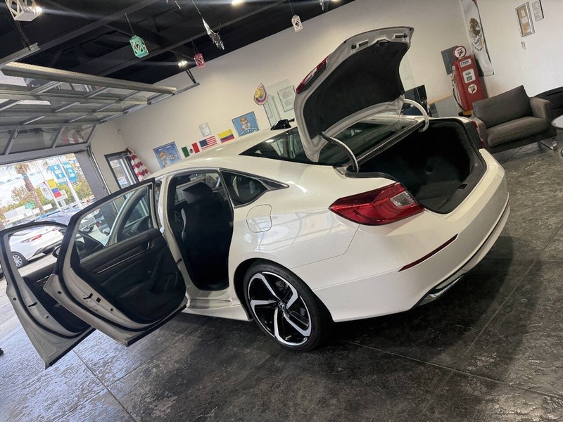 Honda Accord Hybrid Vehicle Full-screen Gallery Image 42