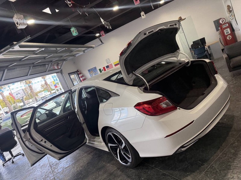 Honda Accord Hybrid Vehicle Full-screen Gallery Image 43