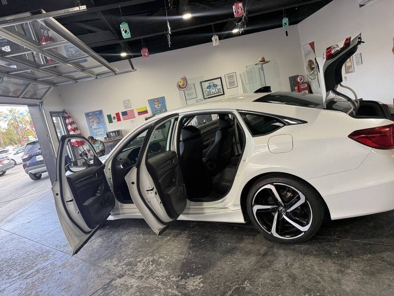 Honda Accord Hybrid Vehicle Full-screen Gallery Image 45