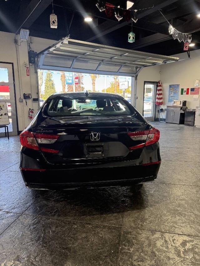 Honda Accord Sedan Vehicle Full-screen Gallery Image 20