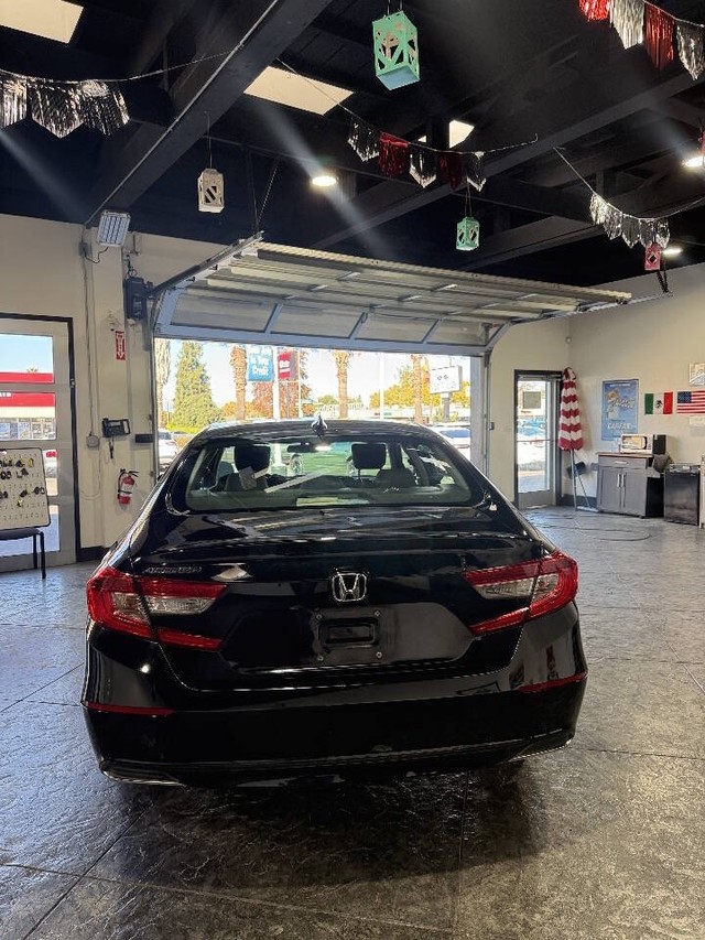 Honda Accord Sedan Vehicle Full-screen Gallery Image 25