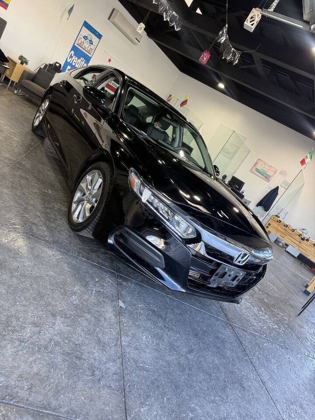 Honda Accord Sedan Vehicle Full-screen Gallery Image 31