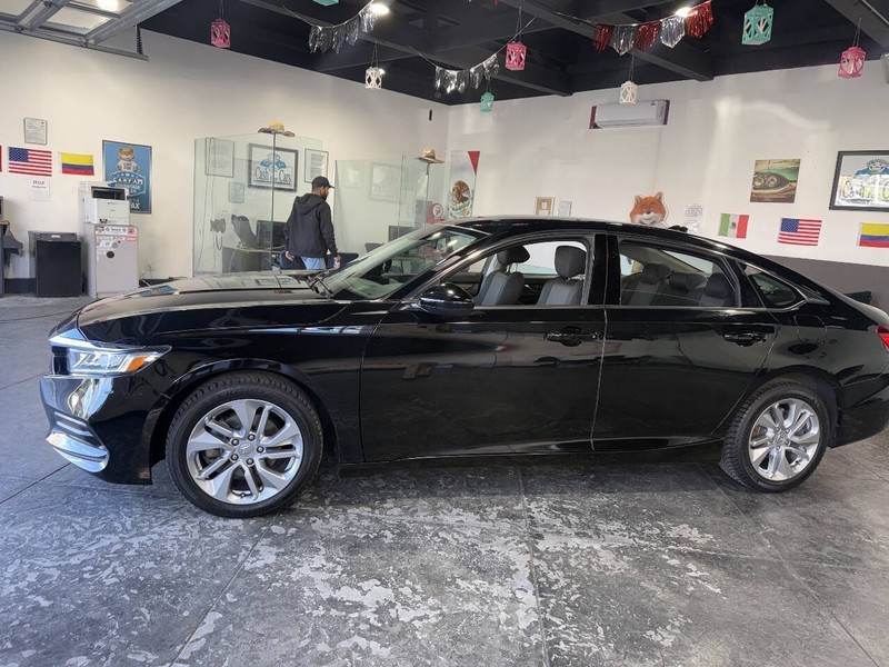 Honda Accord Sedan Vehicle Full-screen Gallery Image 09