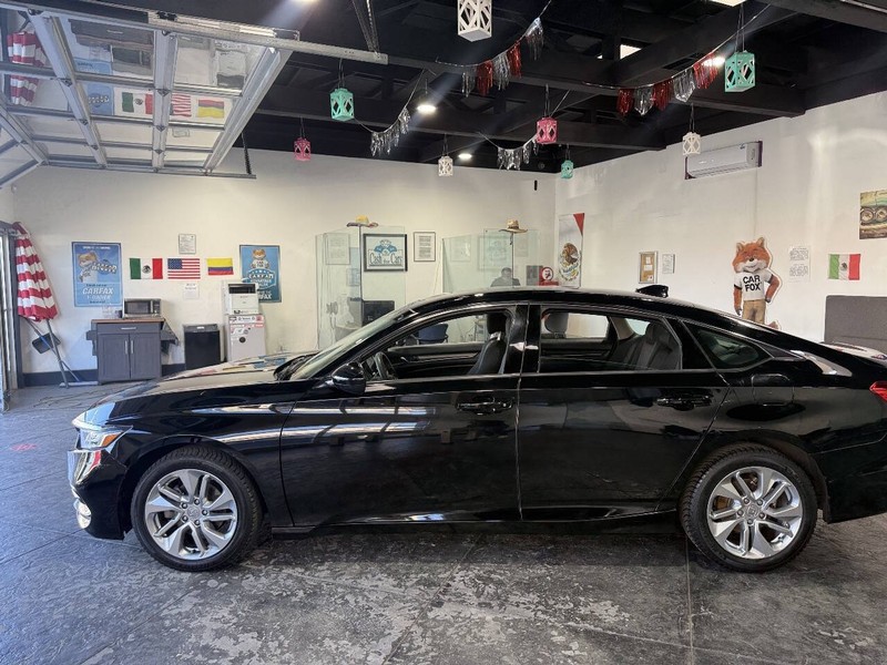 Honda Accord Sedan Vehicle Full-screen Gallery Image 11