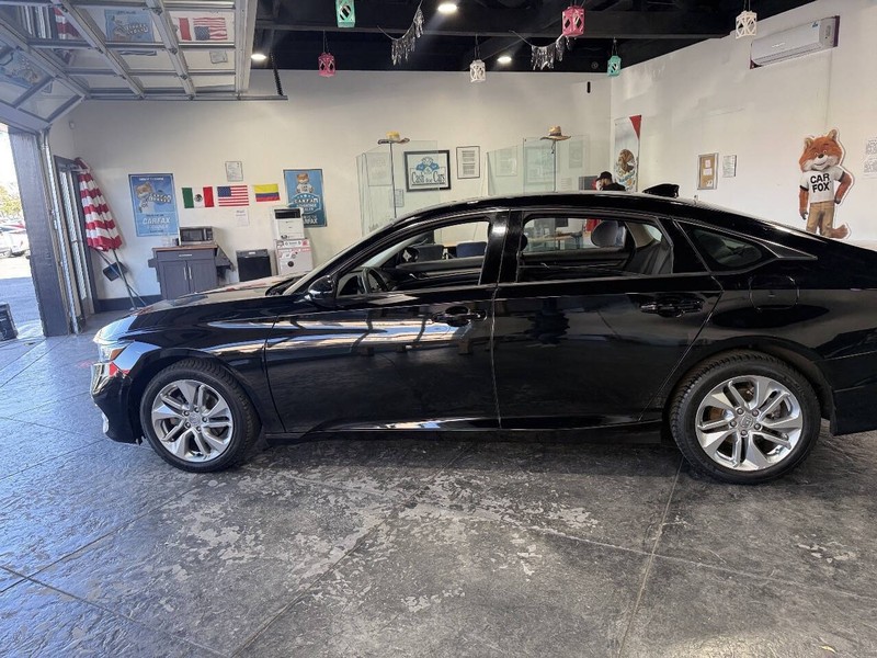 Honda Accord Sedan Vehicle Full-screen Gallery Image 13