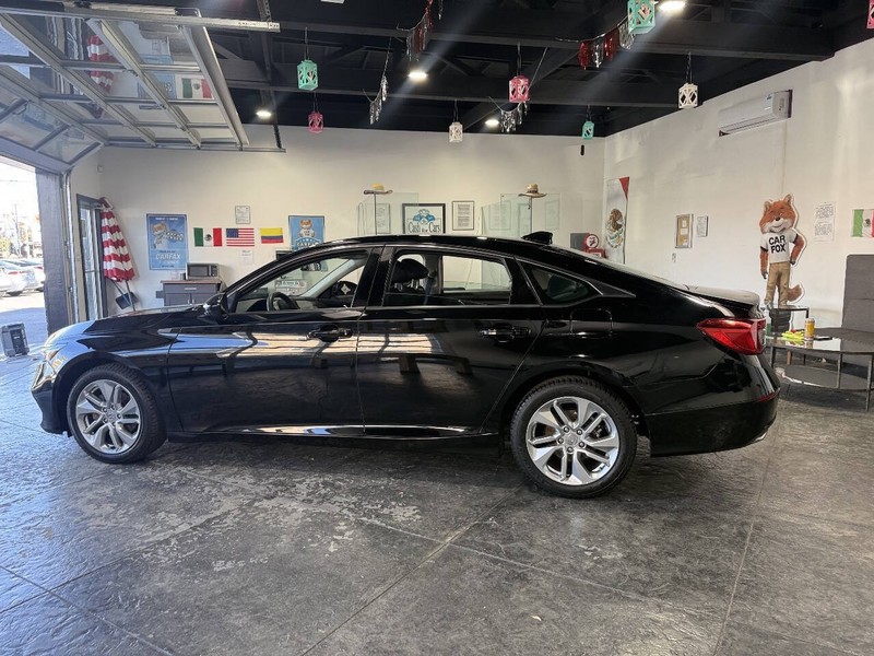 Honda Accord Sedan Vehicle Full-screen Gallery Image 14