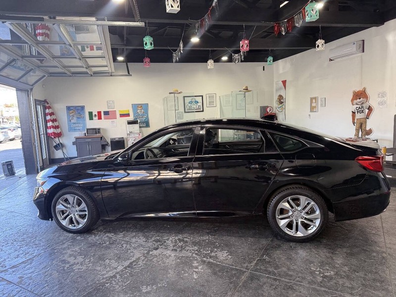 Honda Accord Sedan Vehicle Full-screen Gallery Image 15