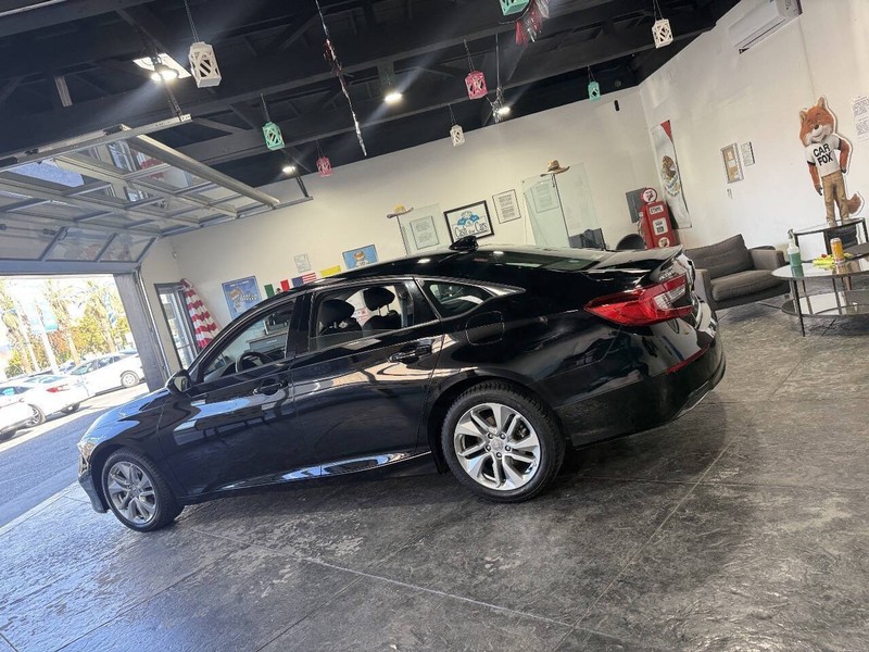 Honda Accord Sedan Vehicle Full-screen Gallery Image 17