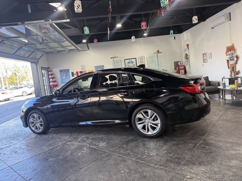 Honda Accord Sedan Vehicle Full-screen Gallery Image 18