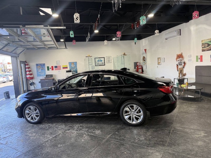 Honda Accord Sedan Vehicle Full-screen Gallery Image 19