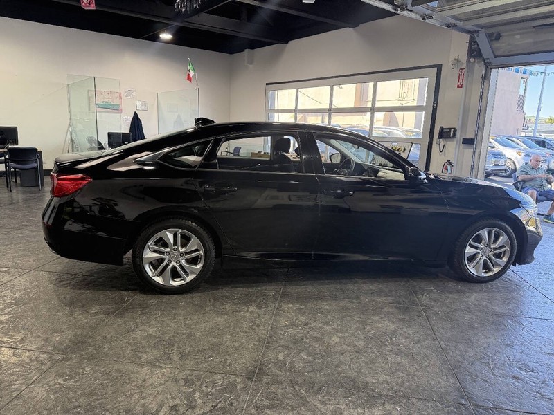 Honda Accord Sedan Vehicle Full-screen Gallery Image 26