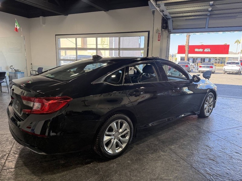 Honda Accord Sedan Vehicle Full-screen Gallery Image 27