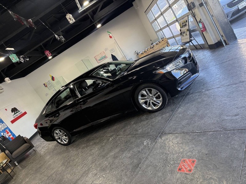 Honda Accord Sedan Vehicle Full-screen Gallery Image 29