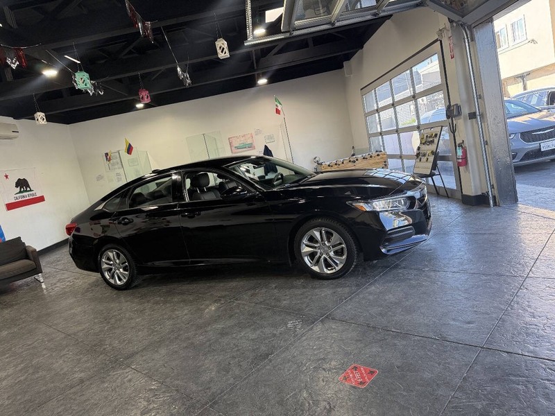 Honda Accord Sedan Vehicle Full-screen Gallery Image 34