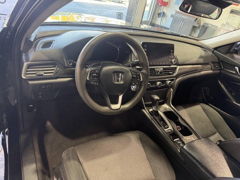 Honda Accord Sedan Vehicle Full-screen Gallery Image 43