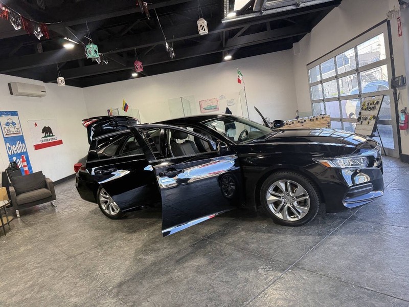 Honda Accord Sedan Vehicle Full-screen Gallery Image 47