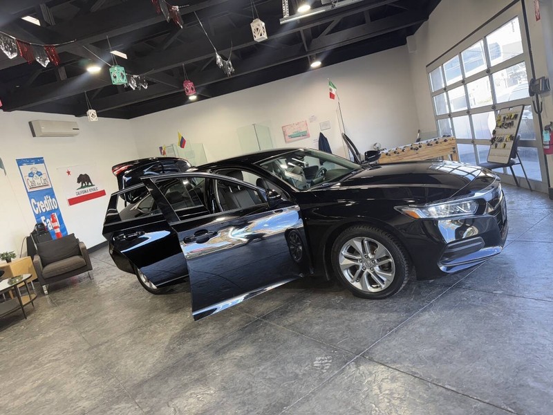 Honda Accord Sedan Vehicle Full-screen Gallery Image 48