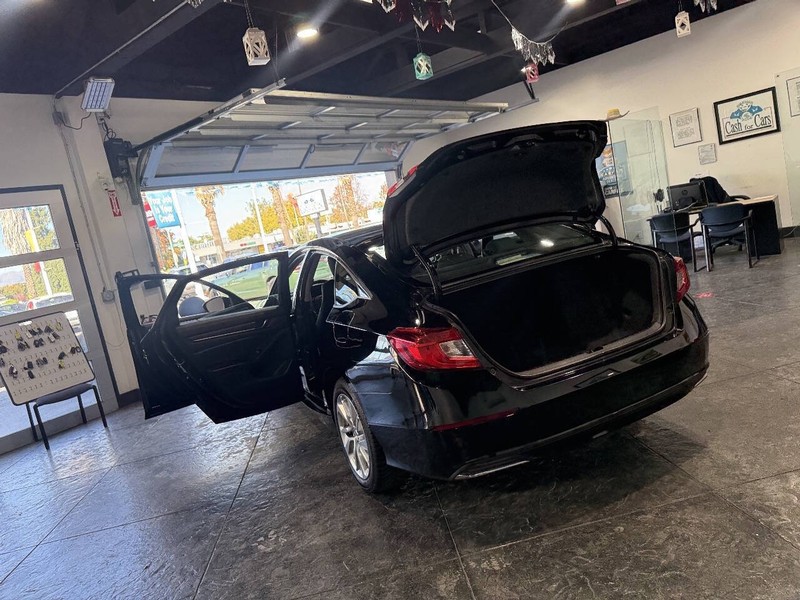 Honda Accord Sedan Vehicle Full-screen Gallery Image 50