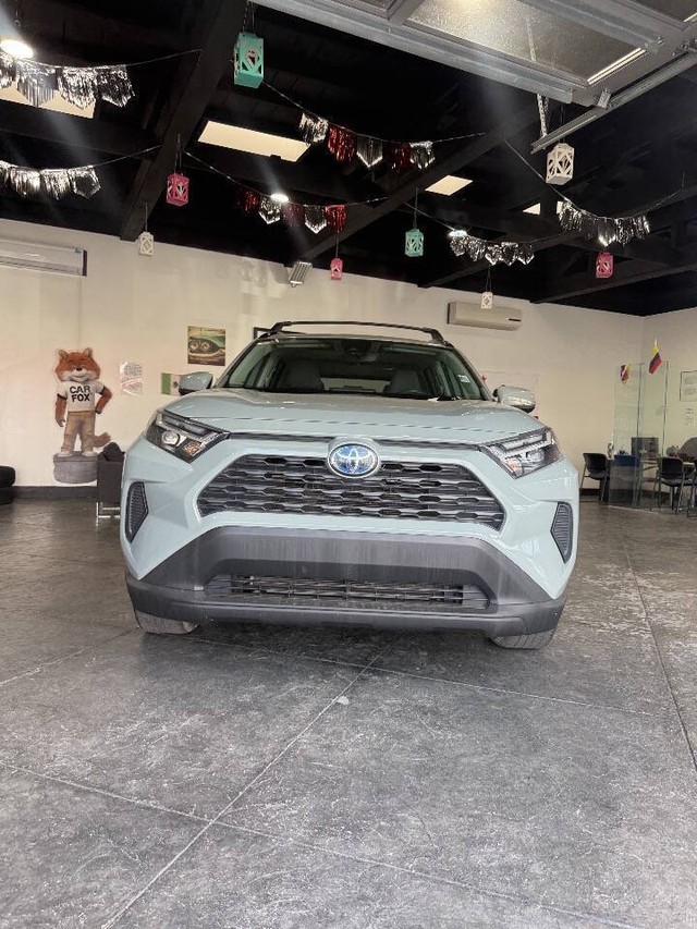 Toyota RAV4 Vehicle Full-screen Gallery Image 03