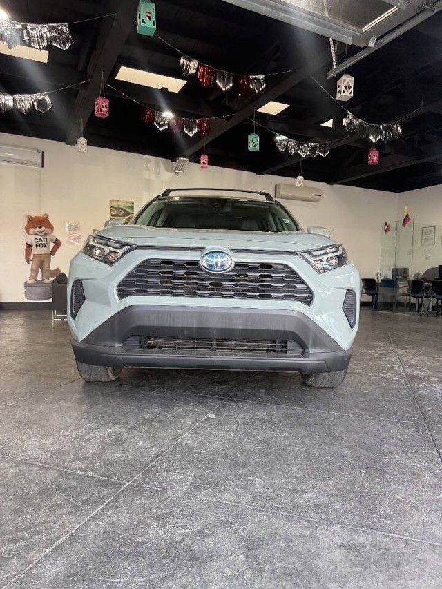 Toyota RAV4 Vehicle Full-screen Gallery Image 04