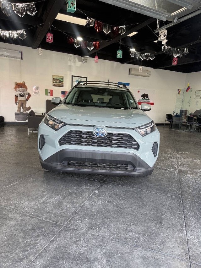 Toyota RAV4 Vehicle Full-screen Gallery Image 08