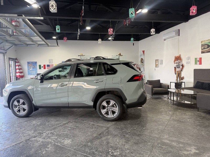 Toyota RAV4 Vehicle Full-screen Gallery Image 20