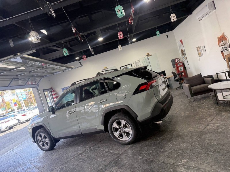 Toyota RAV4 Vehicle Full-screen Gallery Image 22