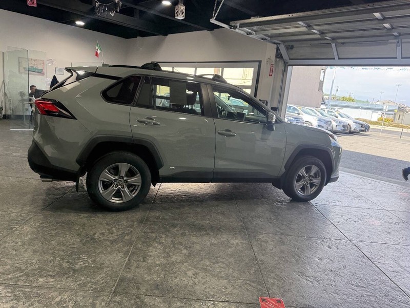 Toyota RAV4 Vehicle Full-screen Gallery Image 27