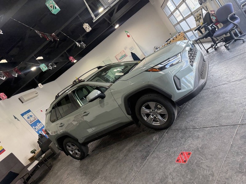 Toyota RAV4 Vehicle Full-screen Gallery Image 33