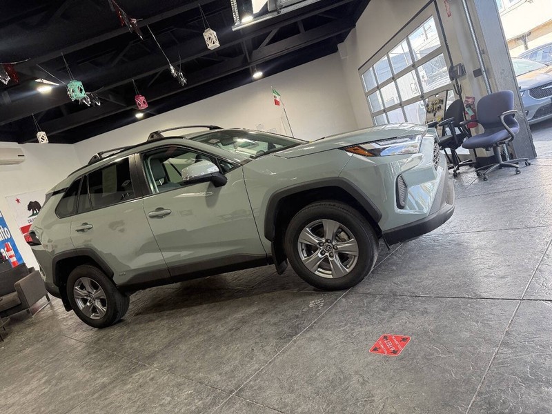 Toyota RAV4 Vehicle Full-screen Gallery Image 34