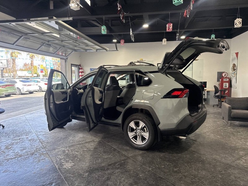 Toyota RAV4 Vehicle Full-screen Gallery Image 48