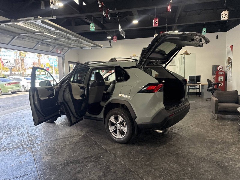 Toyota RAV4 Vehicle Full-screen Gallery Image 49