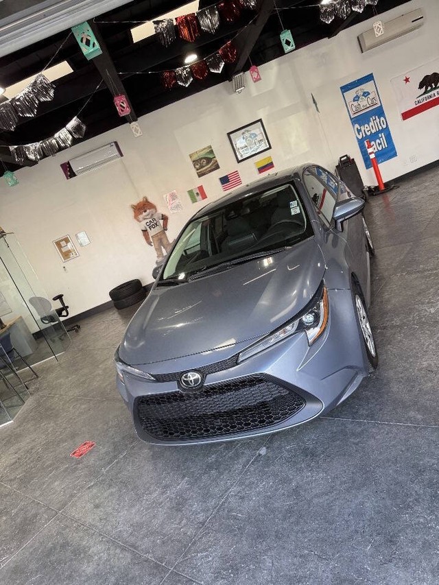 Toyota Corolla Vehicle Full-screen Gallery Image 06