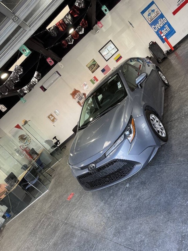 Toyota Corolla Vehicle Full-screen Gallery Image 10