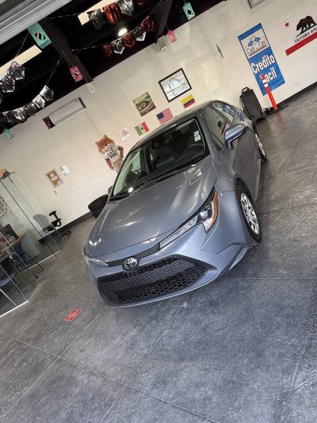 Toyota Corolla Vehicle Full-screen Gallery Image 11