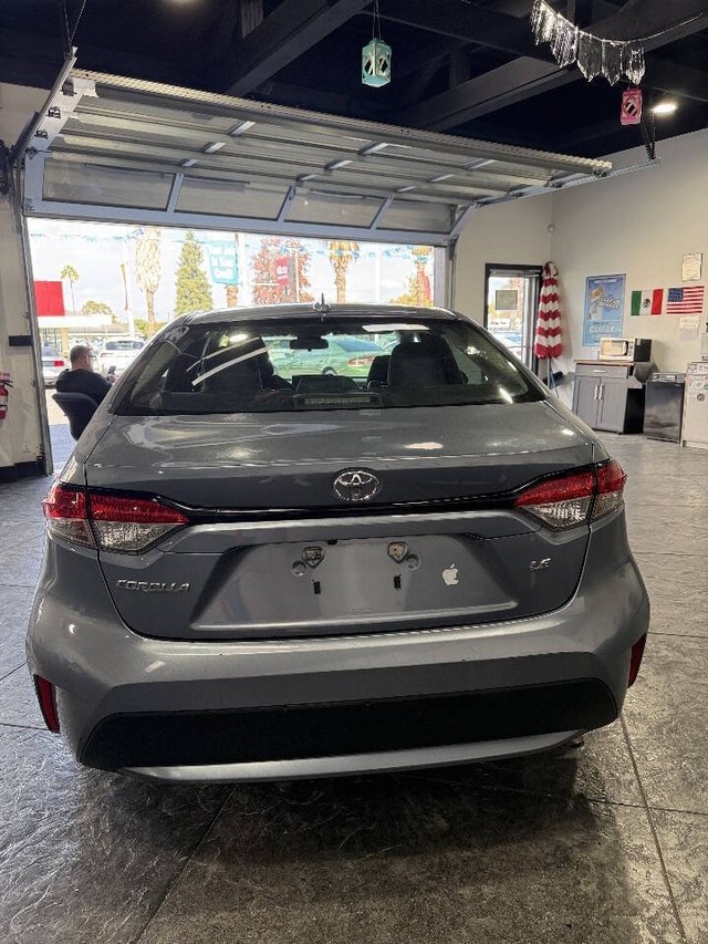 Toyota Corolla Vehicle Full-screen Gallery Image 24