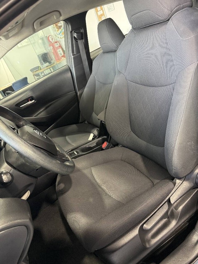 Toyota Corolla Vehicle Full-screen Gallery Image 43