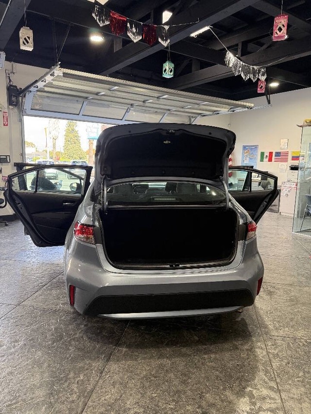 Toyota Corolla Vehicle Full-screen Gallery Image 46