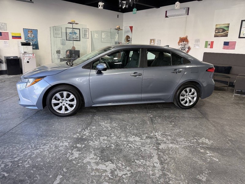 Toyota Corolla Vehicle Full-screen Gallery Image 09