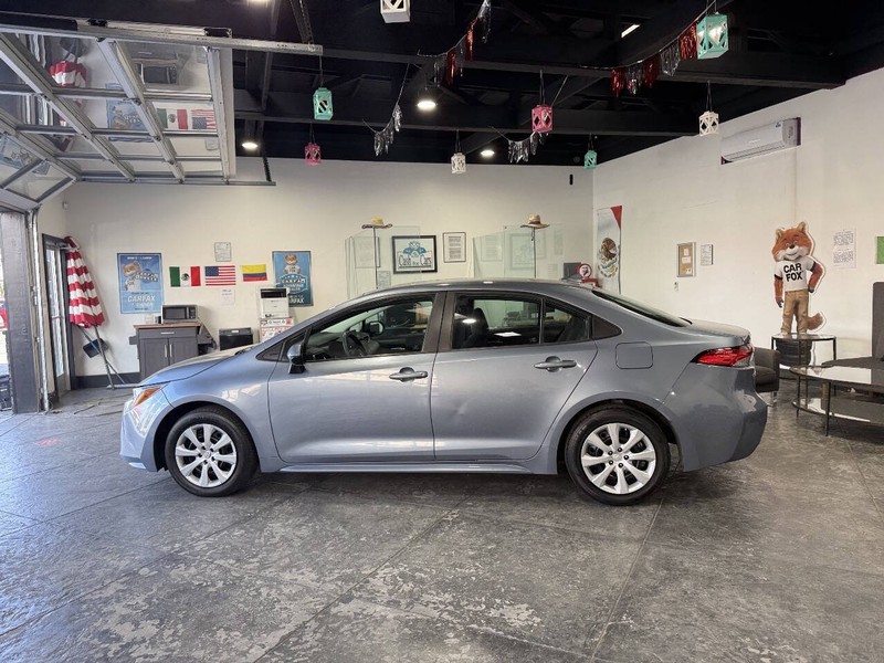 Toyota Corolla Vehicle Full-screen Gallery Image 12