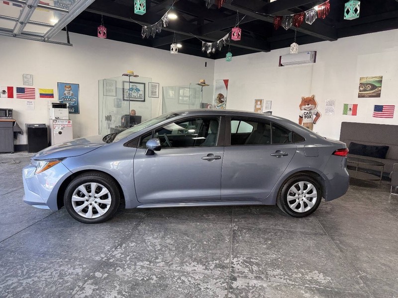 Toyota Corolla Vehicle Full-screen Gallery Image 14