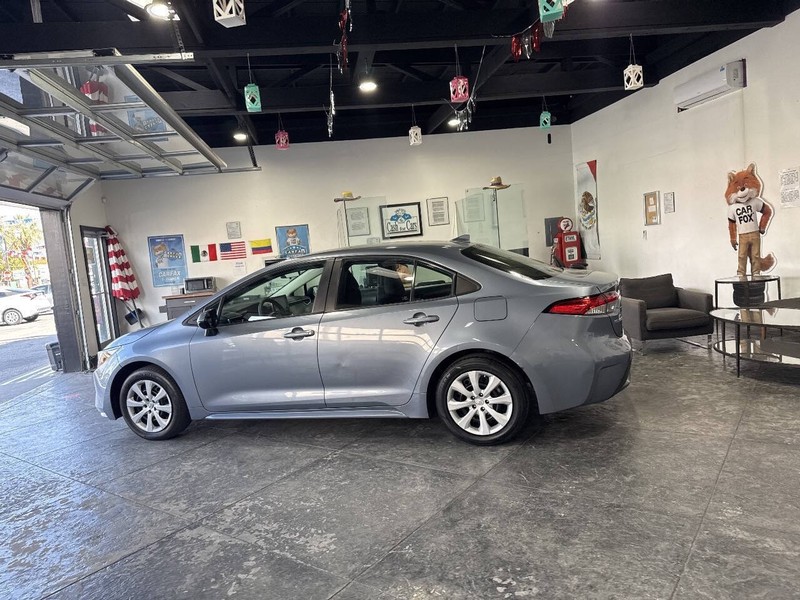 Toyota Corolla Vehicle Full-screen Gallery Image 15