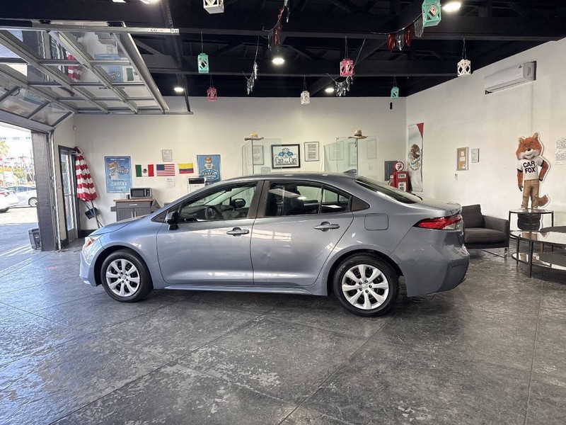 Toyota Corolla Vehicle Full-screen Gallery Image 16