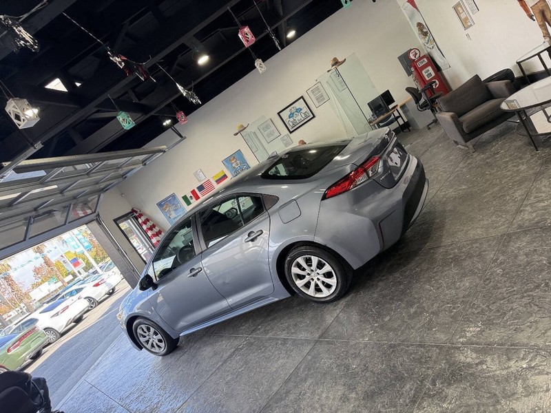 Toyota Corolla Vehicle Full-screen Gallery Image 18