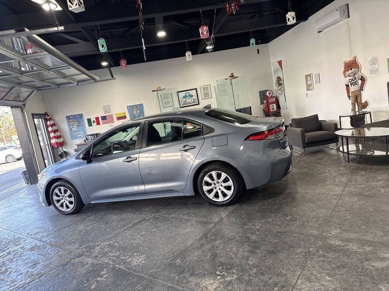 Toyota Corolla Vehicle Full-screen Gallery Image 20