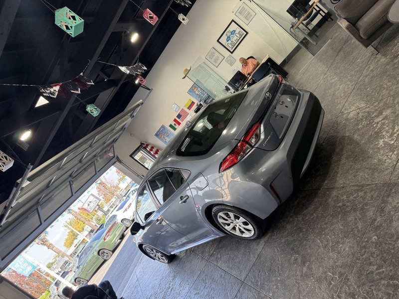 Toyota Corolla Vehicle Full-screen Gallery Image 21