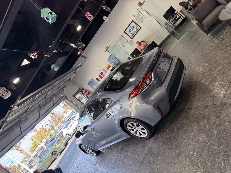 Toyota Corolla Vehicle Full-screen Gallery Image 22