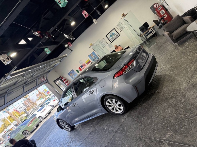 Toyota Corolla Vehicle Full-screen Gallery Image 23