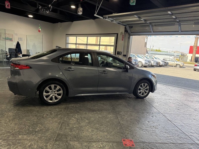 Toyota Corolla Vehicle Full-screen Gallery Image 27