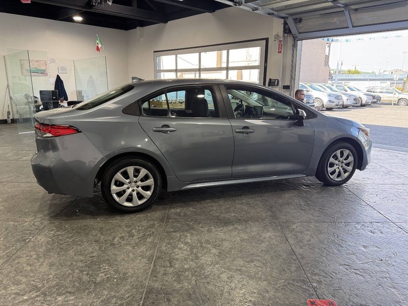 Toyota Corolla Vehicle Full-screen Gallery Image 28